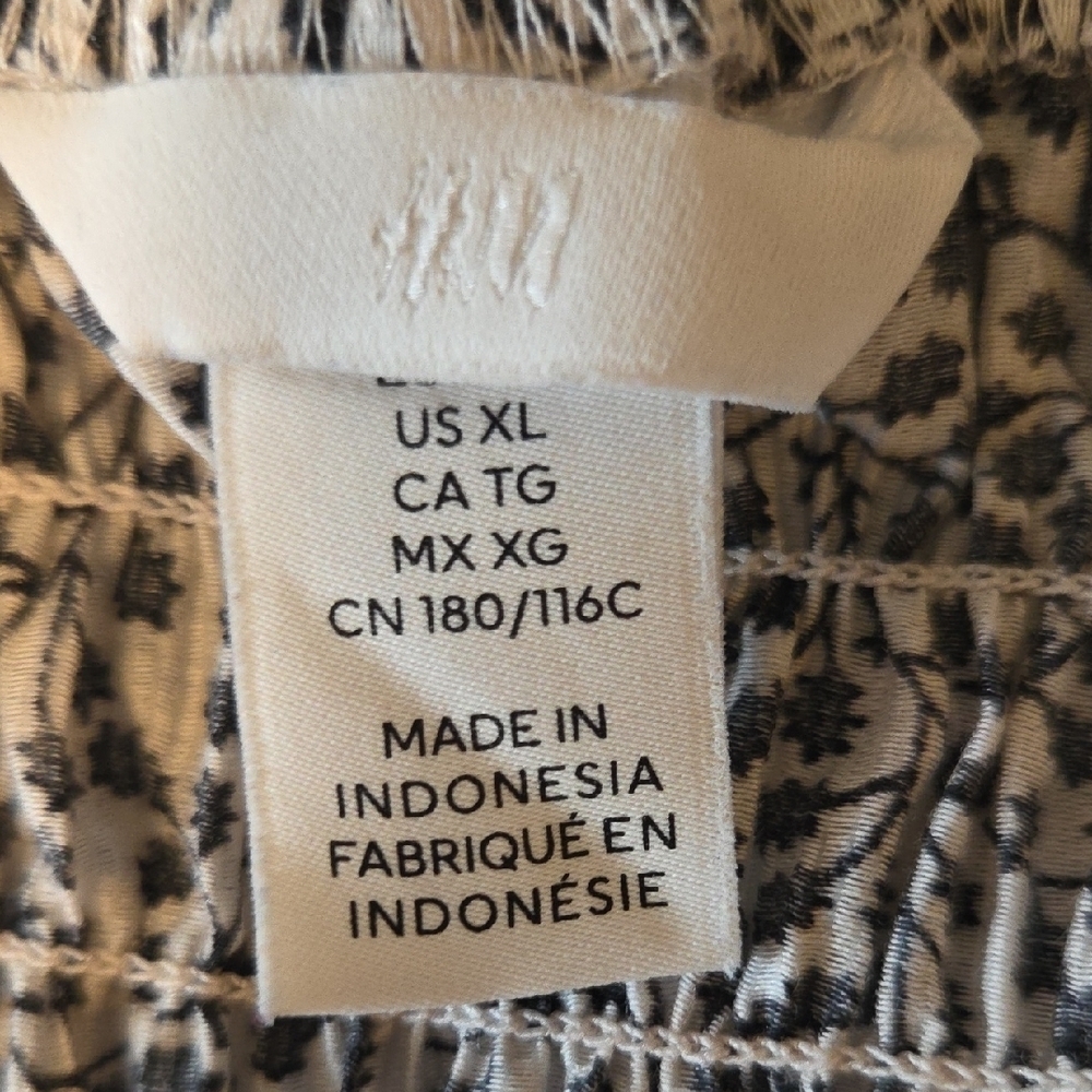 H&M Monochrome Off-Shoulder Blouse - Picture 5 of 7